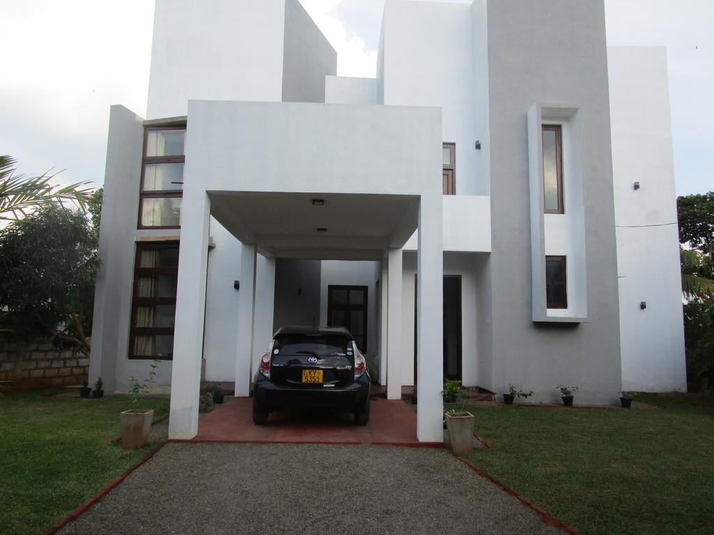 Hotel Serene View Tourist Rest à Anurâdhapura Extérieur photo
